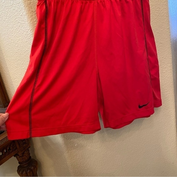NIKE Men Red Dri Fit Athletic Shorts Size Small - Picture 2 of 7